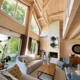Modern chalet next to Geneva, hotel in Divonne-les-Bains