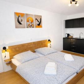 Ado Pension, hotell i Wedel
