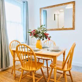 3-Bedroom Contractor & Family House, Sleeps 6, Fast WiFi, Long Stay Accommodation