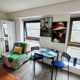 The Chapel Walk Studio - City Centre - Sleeps 3, hotel v destinácii Midland