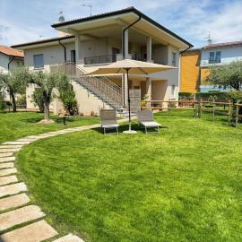 Arlu lake house Lazise, hotel in Lazise