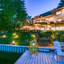 Lakefront Group Stay, Sleeps 19, Indoor Pool, Hot Tub, Arcades, hotel in Terre Haute