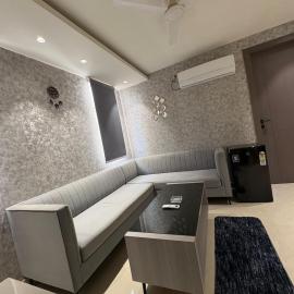 Jsrcozystays – hotel w mieście Rājpur