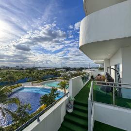 Beach Resort Condo Wave Pool Fast Wifi and PS5