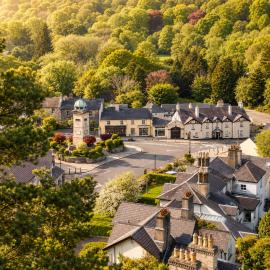 Powerscourt Arms Hotel, hotel a Enniskerry