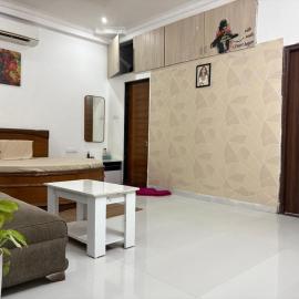 Kesarionstay, hotel in Indore