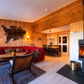 Spacious and central apartment in Ustaoset, hotel u gradu 'Holo'