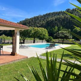 Apartamento en bloque vivienda con piscina y barbacoa a 15 min de la playa