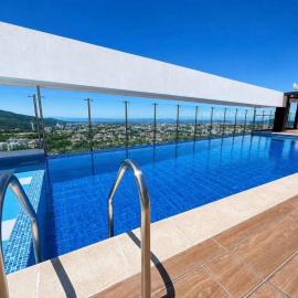 Altura y Lujo Vista Piscina Gym AC