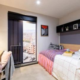 Brand New Ensuites For One Central Belfast, hotel u gradu Belfast