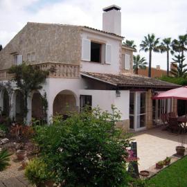 Holiday Home in Sa Coma mit Großer Terrasse by Interhome, ξενοδοχείο σε Sa Coma