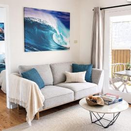 Central 2 Bedroom Apartment - Walk to Beach & CBD - Sleeps 5