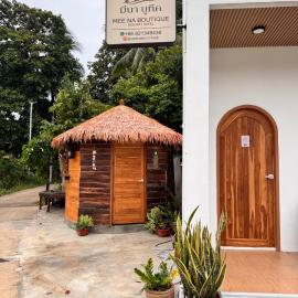 Meena boutique โรงแรมในBan Nai Wat