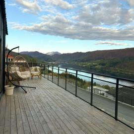 Architect-Designed Home In The Heart Of Sunnmøre, hotel em Larsnes