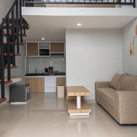 Guesthouse Mezzanine, hotel en Sempidi