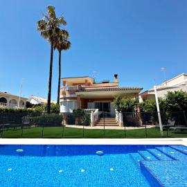 Villa en la Playa I 5BR I 5 WC I Piscina Privada, Hotel in Sueca