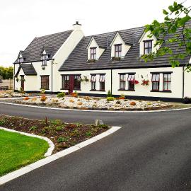 Glenmore House, hotel a Ballycastle
