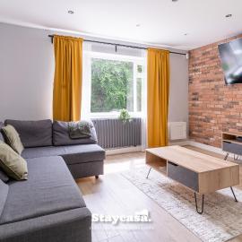 Spacious and Comfy 3BDR House Family-friendly, hotel in Wythenshawe