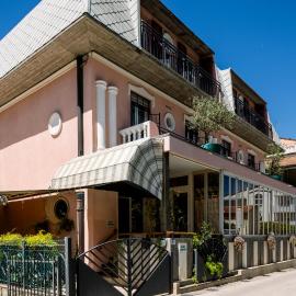Hotel Cesari