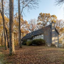 Designer 5-BR Estate in Leiper’s Fork - 4 King Beds & Peloton – hotel w mieście Franklin