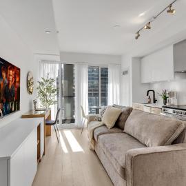 Work-Friendly 1BR Suite Steps to Eaton Centre, hotel en Toronto