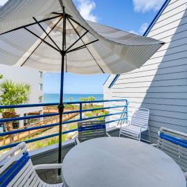 Beachfront Condo w/ Balcony on Manasota Key