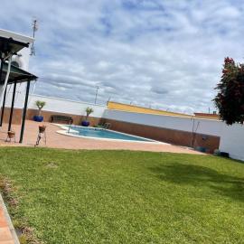 Casa independiente con piscina privada
