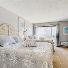 Oceanfront suite with bay views full kitchen balcony AC & firepit
