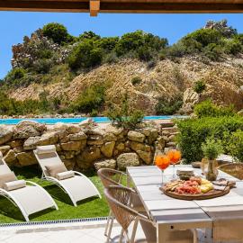 Emmita's Home - Relax among Red Rocks and Pool, hotel a Costa Paradiso