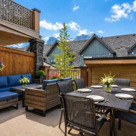 Peaks n' Patio - 3 Bedrooms, Pet Friendly, Gym, Outdoor Hot Tub, hotell i Canmore