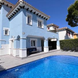 Chic Modern Villa With Heated Pool & Scenic Views, hotel in Torre-Pacheco