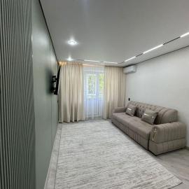 1 комнатная квартира Каратау, hotel di Taraz