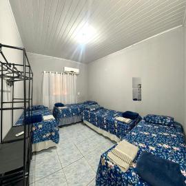 Hospedagem Trevisan casa com 3 quartos e garagem de 1 a 10 pessoas, hotel in Lucas do Rio Verde
