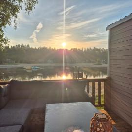 Chalet Meerzicht 10 - Luxe 6-pers chalet direct aan het meer, beschut terras
