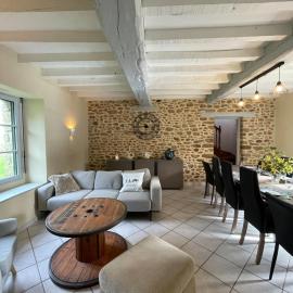 Le Clos du Poirier Maison de Campagne & Charme, hotel in Le Pertre
