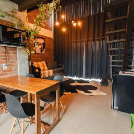 loft charmoso com lareira, a beira mar