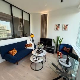 Luxury Flat Sleeps 4 Parking Gym Workspace, hotel a Kew Bridge