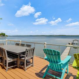 Waterfront Seneca Lake House: Fire Pit + Boat Dock, hotell sihtkohas Geneva