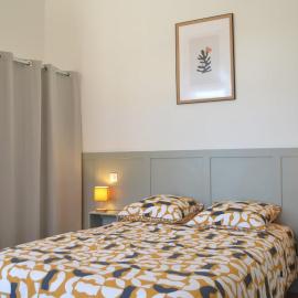 L'escala33 - Gîte 8 pers, 4 sde, 4 wc, proche du Puy du F