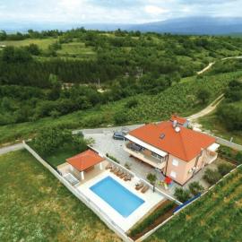 Villa Duje、Triljのホテル