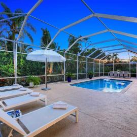 Lux Family 3 BR With Pool Villa Walk To Beach and Mercato