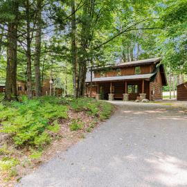 The Log Cabin, hotel a Thompsonville