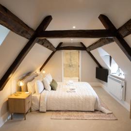 Lygon Lookout - Cotswolds Stay for 2 - Pet-friendly with Roof Terrace, hotell sihtkohas Broadway