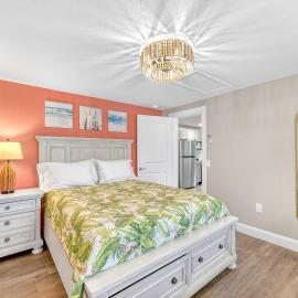 Walk to Siesta Key Beach & Village, Pool, Dock, Game Room!