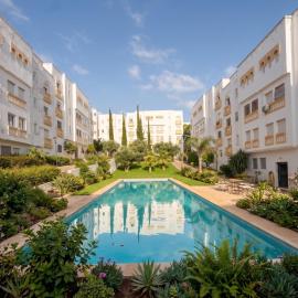 Appartement Moderne en Residence Fermee avec Piscine A 5 min de la Plage et de l Aeroport, hotel a Hajreien