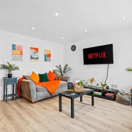 BRIXTON 4BR House -Parking Garden Fast Wifi, hotel in London