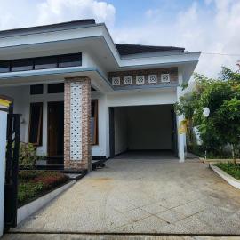 Hj Parmi Homestay Penginapan Murah di Kota Pati, hotel in Pati