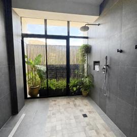 Luxury Condo, 2 Bedroom - 5 mins from UVF Airport, hotel in Savannes