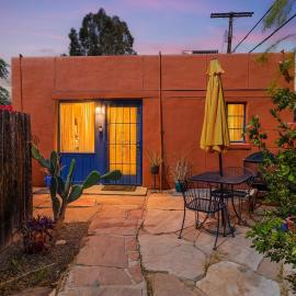 Casita Laguna - Blenman Elm Casita with Private Yard and Parking