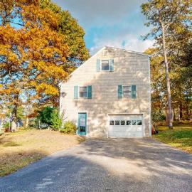 Bay Pointe Bungalow, hotelli kohteessa East Falmouth